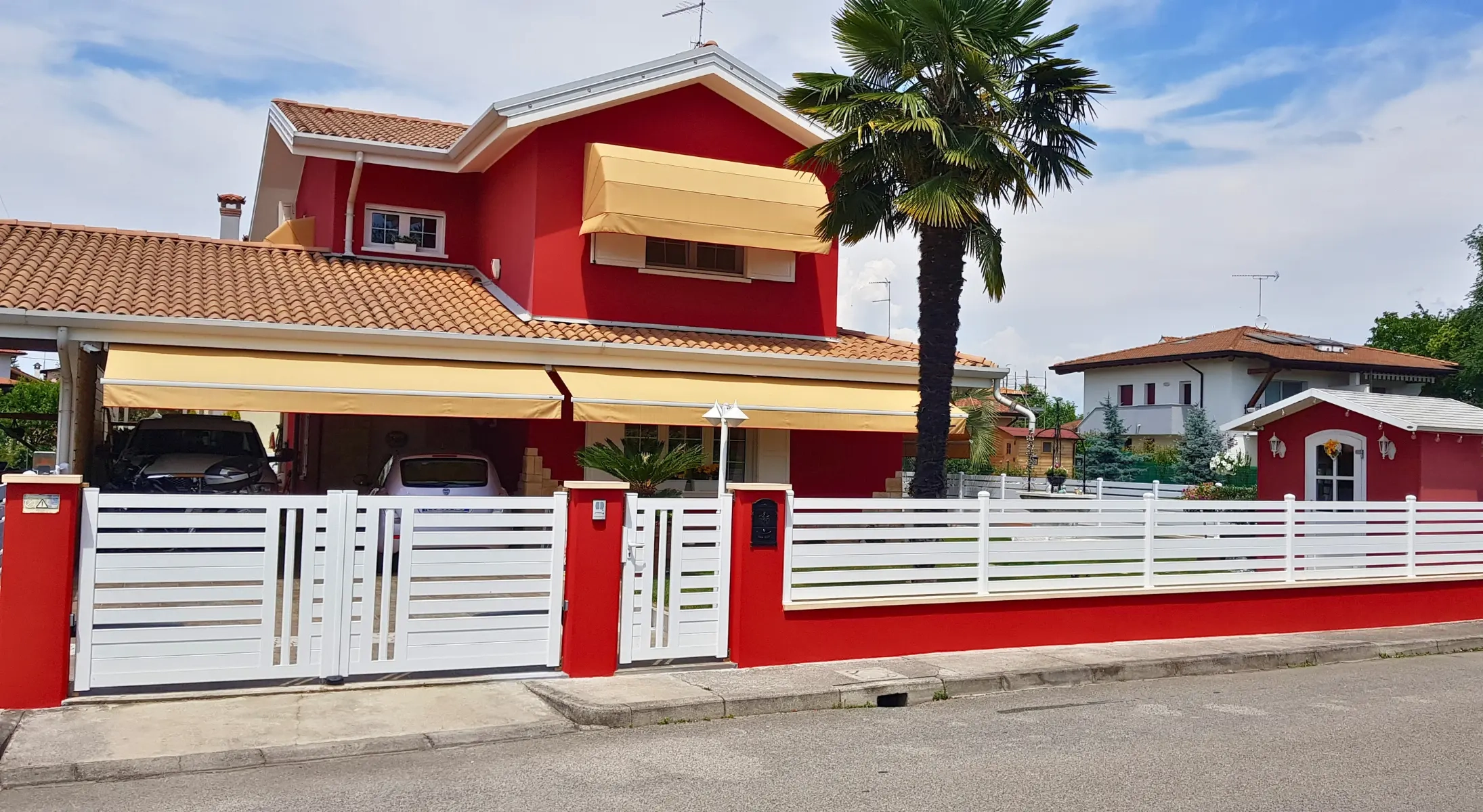 Alu Bela Dvoriščna Ograja